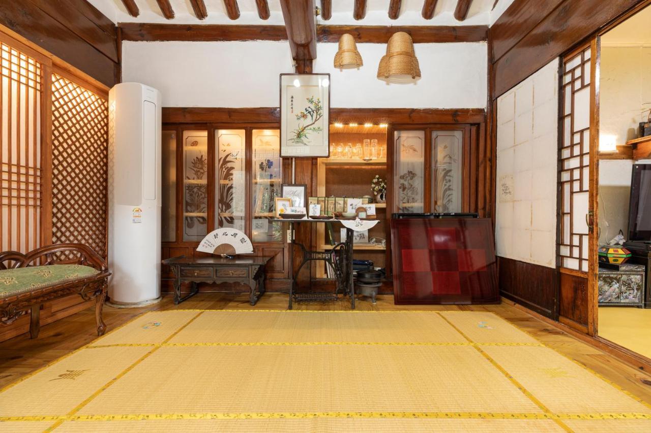 Dongmyo Hanok Sihwadang - Private Korean Style House In The City Center With A Beautiful Garden Seoul Ngoại thất bức ảnh